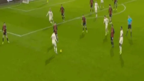 《弗兰克逆袭！多特胜利为球迷领袖赢得如释重负时刻，欢呼声盖过质疑声》